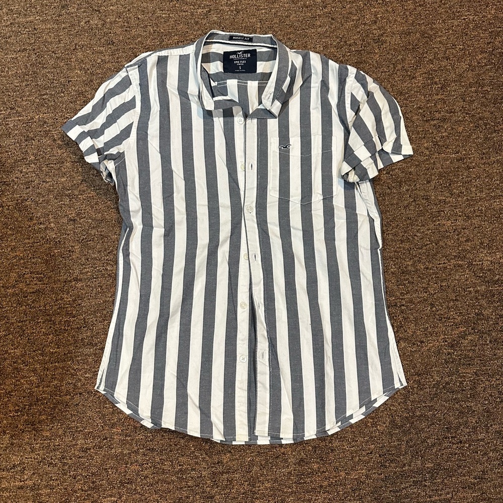 Hollister Men’s Short Sleeves Shirt - Small
